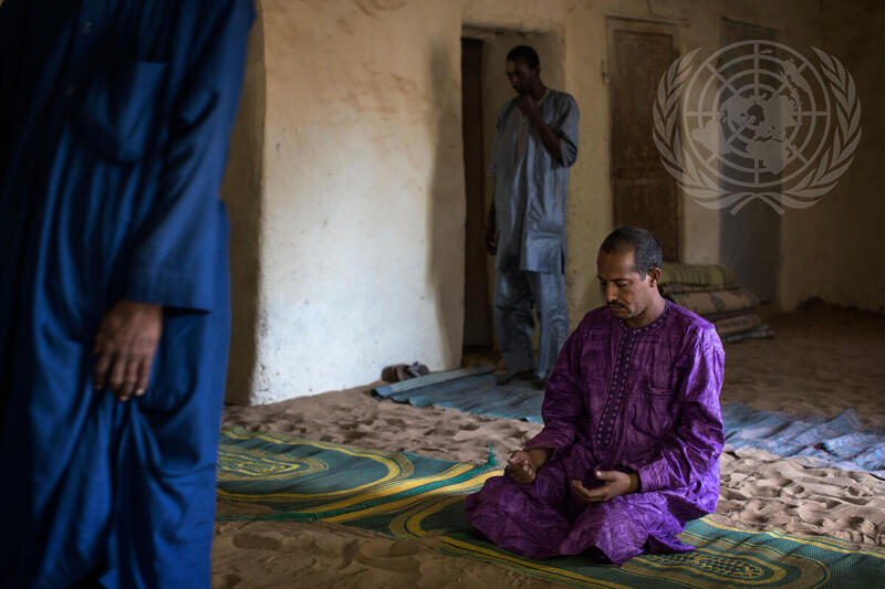 Gao Album: Prayer at Mosque