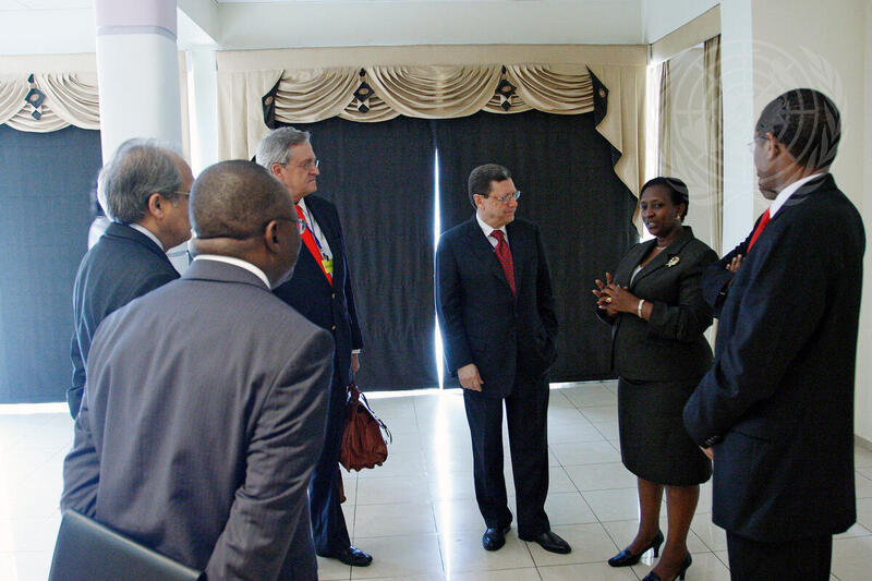 UN and Government Senior Officials Wait for Meeting