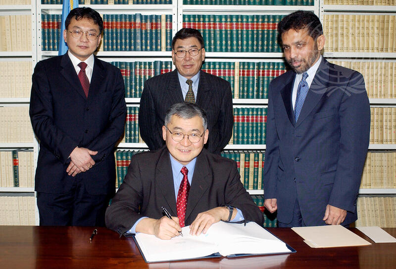 Permanent Representative of Mongolia Signs Agreement on Privileges and Immunities of International Criminal Court