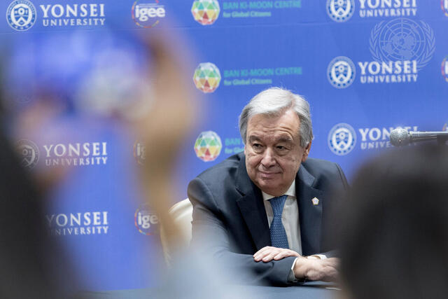 Secretary-General Meets with UN Staff in Seoul