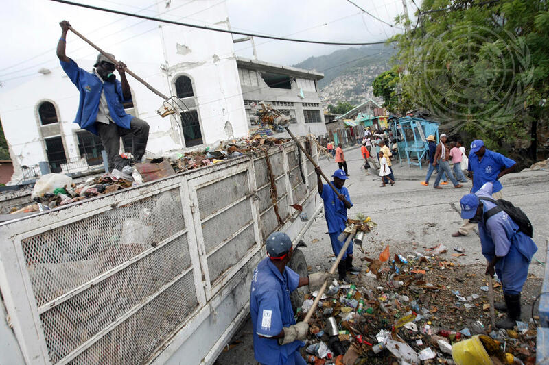 Thousands of Haitians Clean Port-au-Prince Streets Through "Cash for Work"