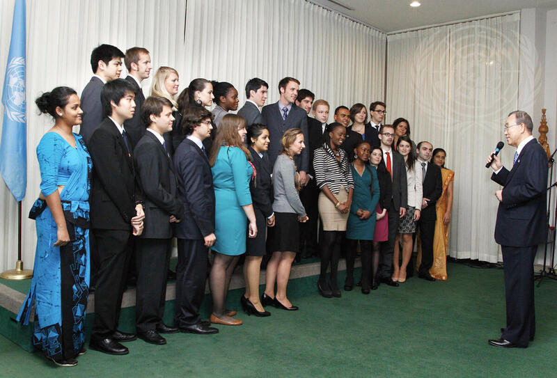 Secretary-General Meets Youth Delegates to Assembly