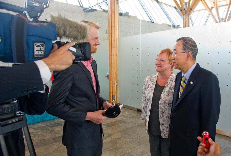 Secretary-General and Finnish President Meet Press on Return to Helsinki