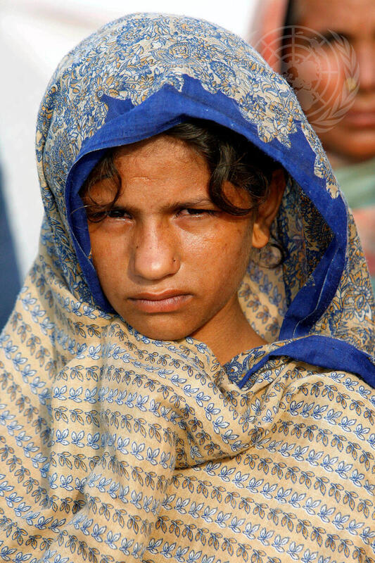 Children among Pakistanis Displaced by Flood