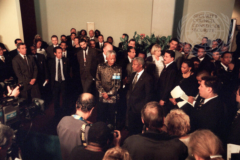 Nelson Mandela and Secretary-General Meet Press