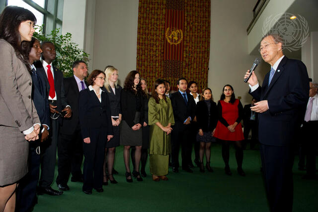 Secretary-General Meets 2011 UN Disarmament Fellows