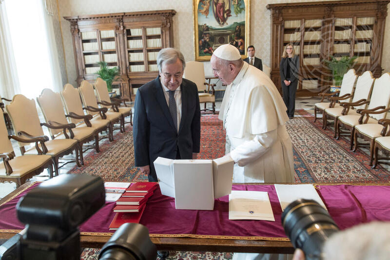 Secretary-General Meets with Pope Francis