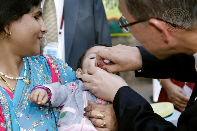 Secretary-General Administers Polio Vaccine