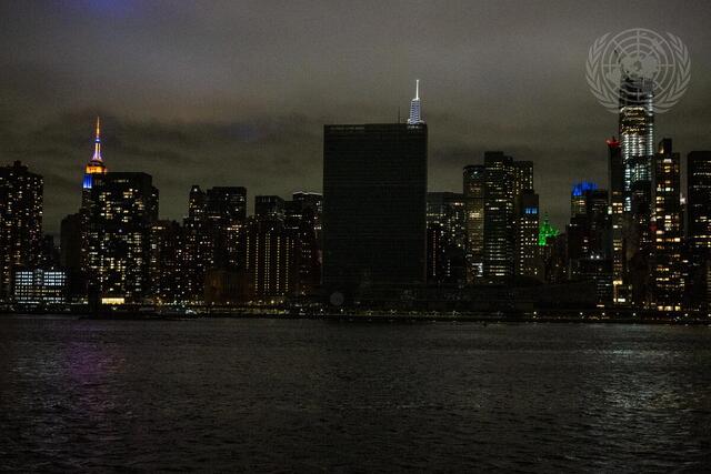 UN Headquarters Turns Off Lights to Commemorate Earth Hour