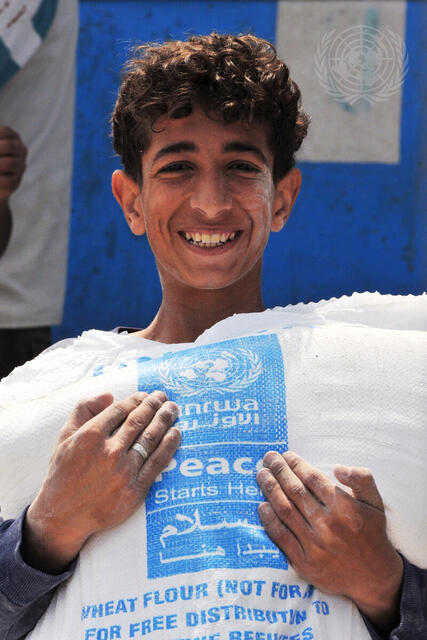 UNRWA Distributes Sacks of Flour to Refugees in Gaza Strip