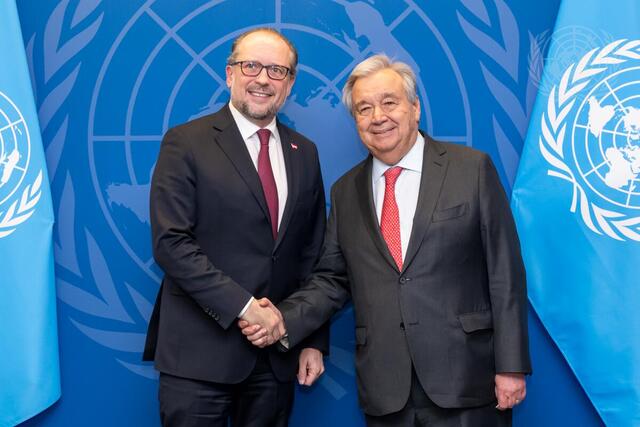 Secretary-General Meets with Foreign Minister of Austria