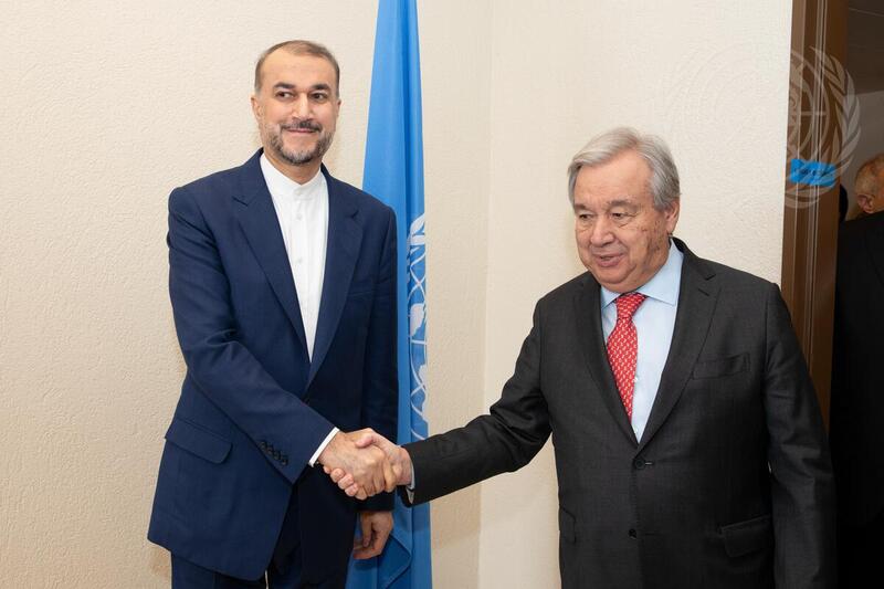 Secretary-General Meets with Foreign Minister of Iran in Geneva