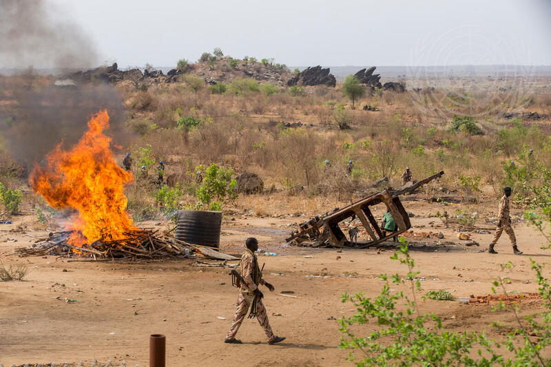 Dismantling of Trading Zone Outside Protection of Civilians Site in Juba
