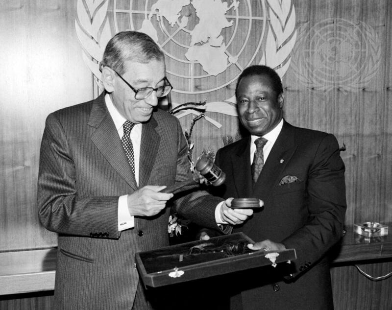 Secretary-General Presents Gavel to President of General Assembly