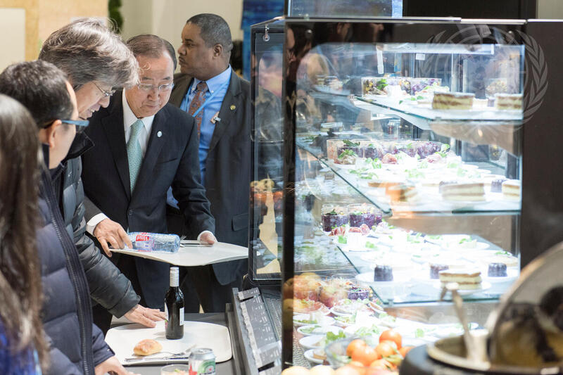 Secretary-General Lunches with Youth Delegates at COP21