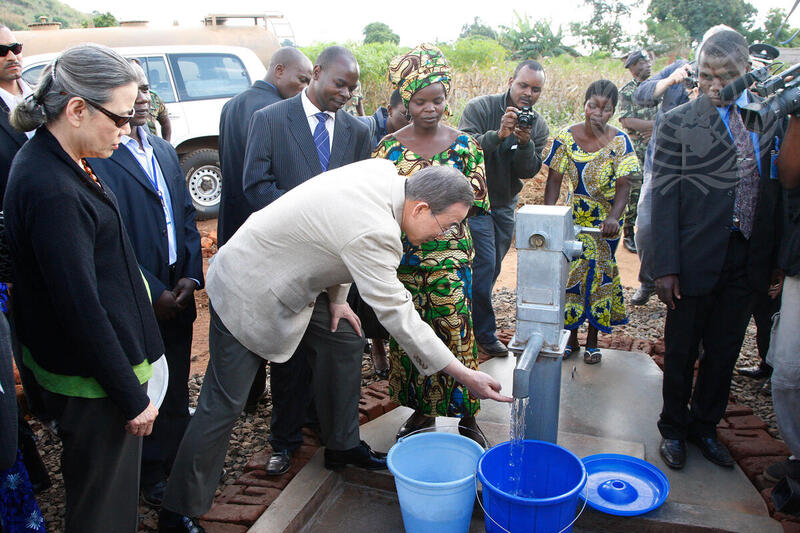 Secretary-General Visits Malawi Millennium Village
