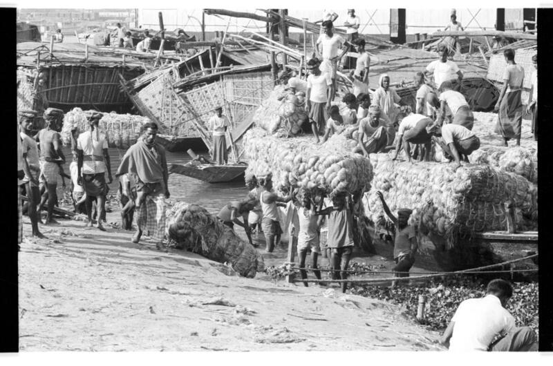 Pakistan Trains Technicians in Jute Industry