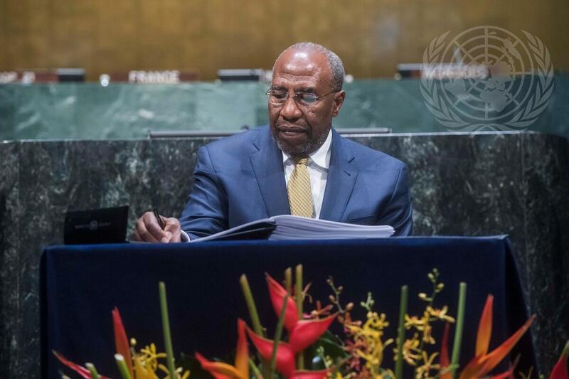 Ugandan Prime Minister Signs Paris Agreement on Climate Change