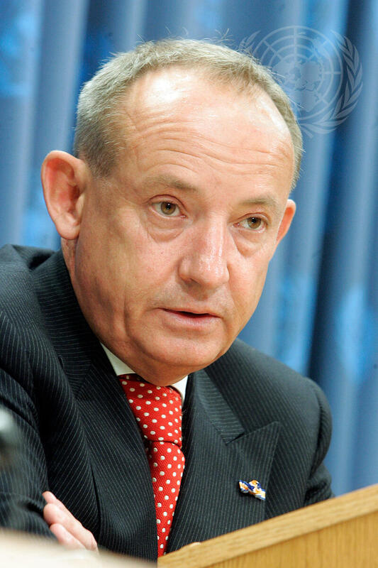 UNFCCC Executive Secretary Briefs Media | UN Photo