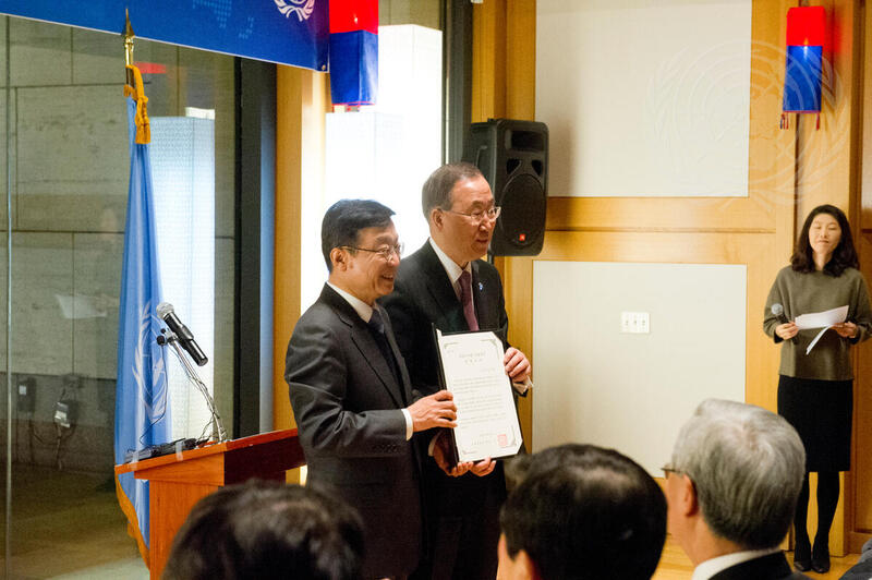 SG Receives Distinguished Alumni Award