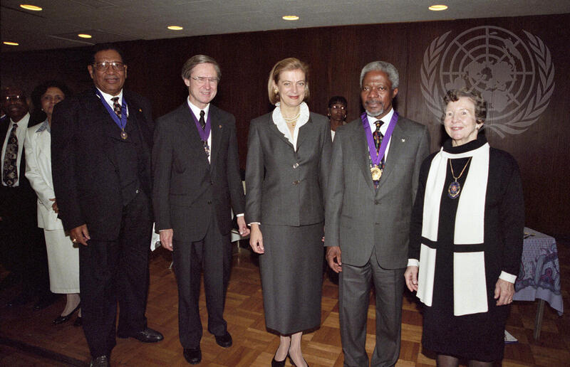 Secretary-General Receives 1998 World Methodist Peace Award at United Nations Church Centre