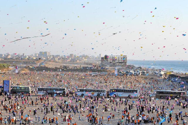 Palestinian Children Break World Record for Kite Flying