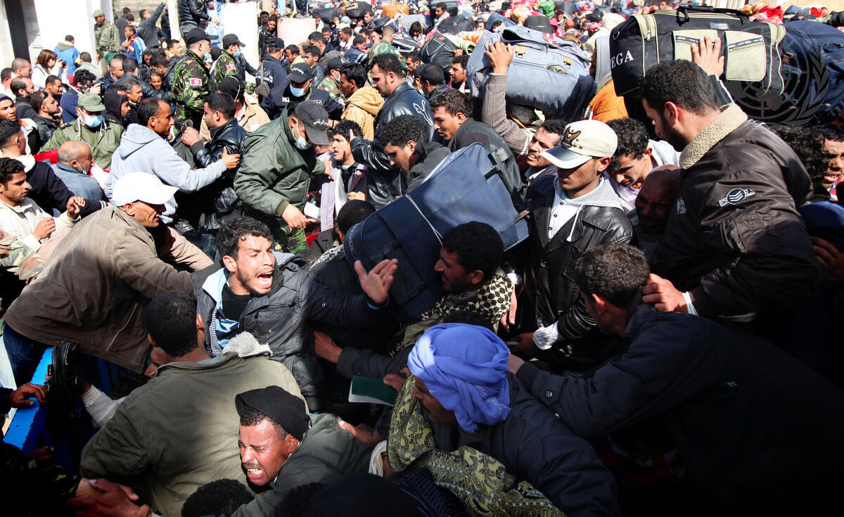 Thousands Restless to Leave Libya Swarm Tunisian Border