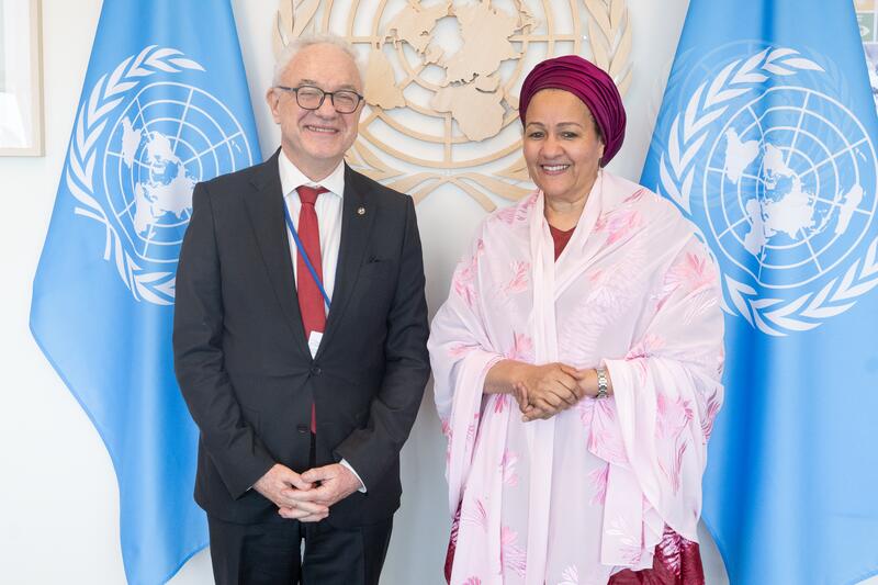 Deputy Secretary-General Meets with Foreign Minister of Uruguay