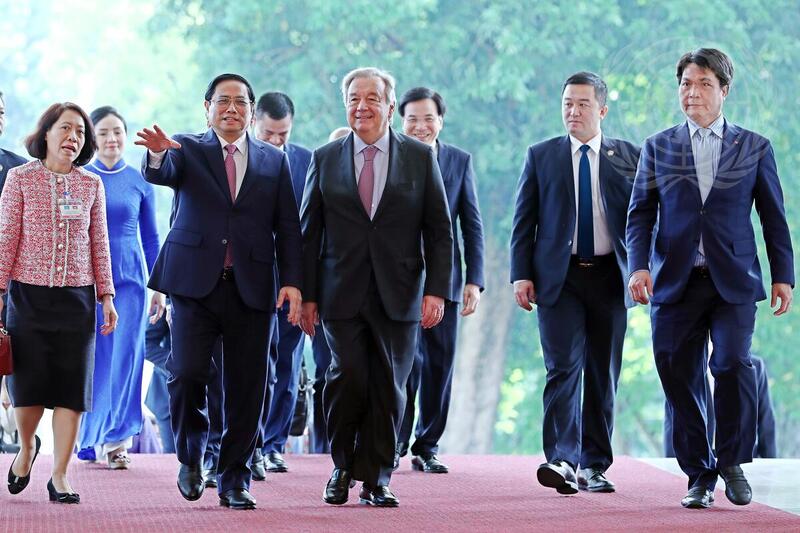 Secretary-General Visits Viet Nam