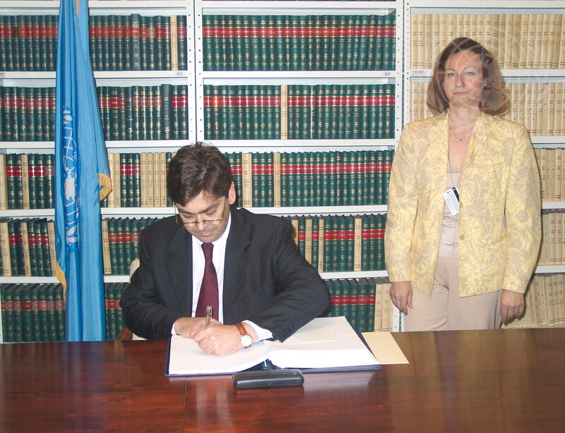 Permanent Representative of Serbia and Montenegro  Signs Agreement on Privileges and Immunities of International Criminal Court