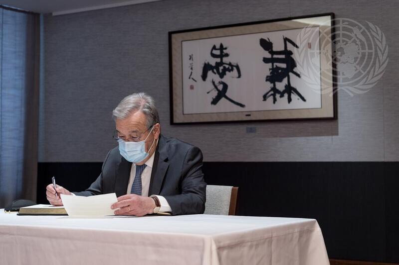 Secretary-General Signs Book of Condolences in Memory of Former Prime Minister of Japan
