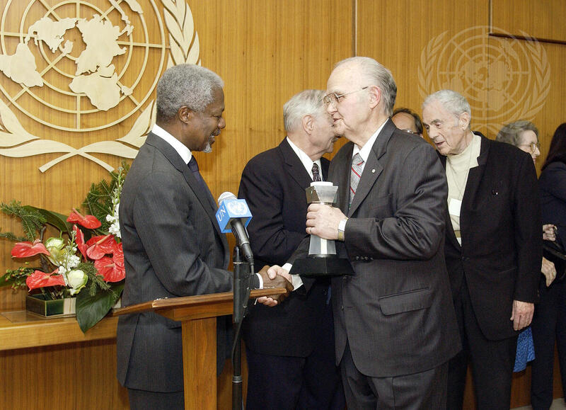Secretary-General Presents Candlelight Awards to this Year's Recipients