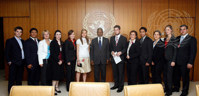 Secretary-General Meets Youth Delegates to General Assembly