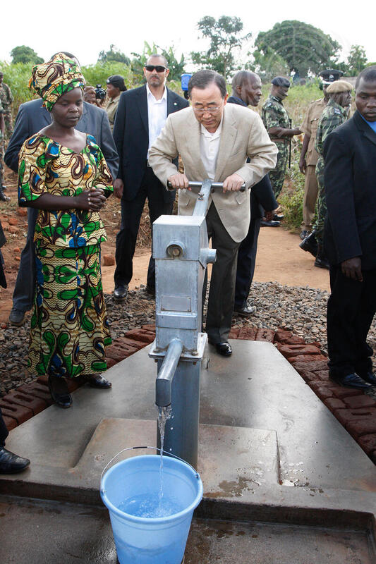Secretary-General Visits Malawi Millennium Village