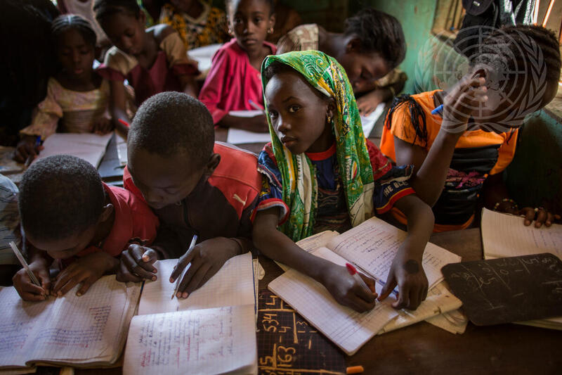 Gao Album: Malian School Children in Classroom