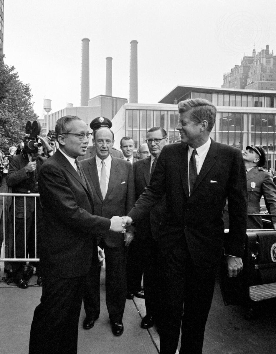 Let's Find Out About the UNITED NATIONS | まなみ古書店