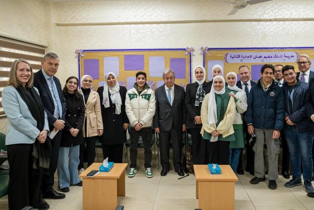 Secretary-General Meets Student Parliamentarian Leaders at Wihdat Camp for Palestine Refugees