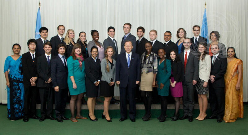 Secretary-General Meets Youth Delegates to Assembly