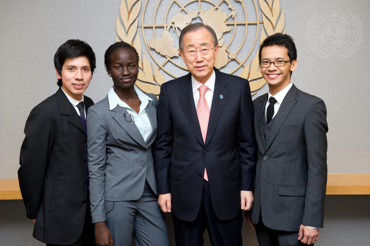 United Nations Photo Sg With Citizen Amb 4730
