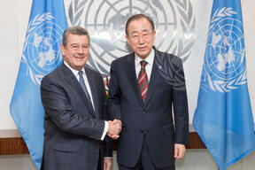 New Permanent Representative of Uruguay presents his credentials to Secretary-General.