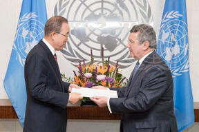 New Permanent Representative of Uruguay presents his credentials to Secretary-General.
